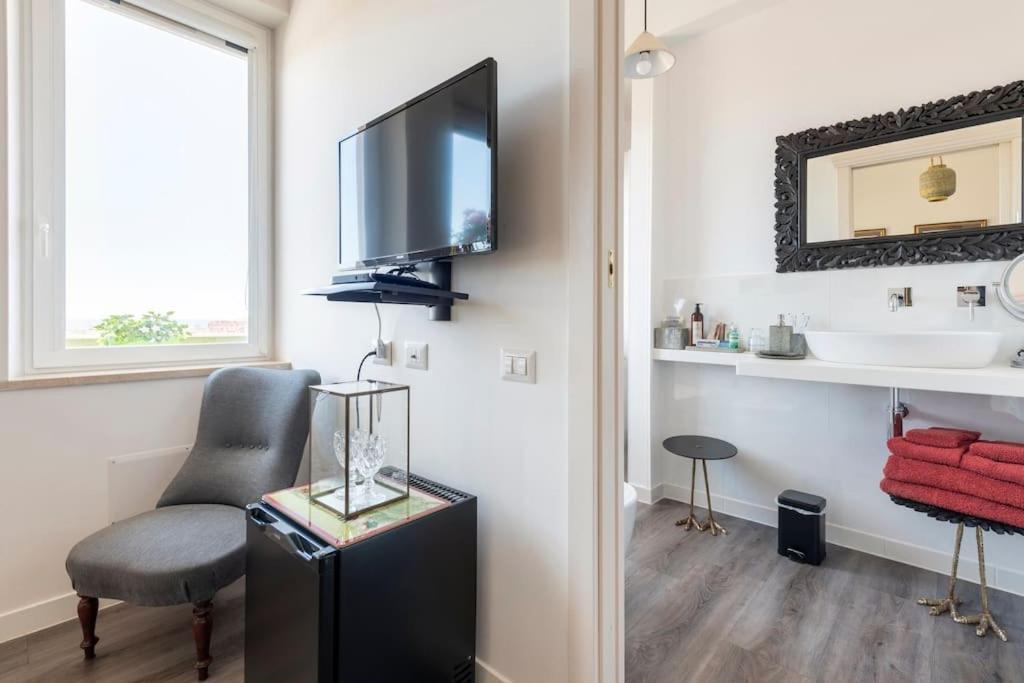 Eleventh Floor Suites Кальяри Экстерьер фото