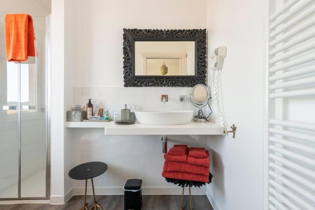 Eleventh Floor Suites Кальяри Экстерьер фото